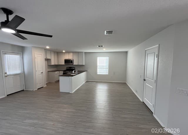 4-bedroom rental at 10102 Kersey Mill in San Antonio, TX — photo 5