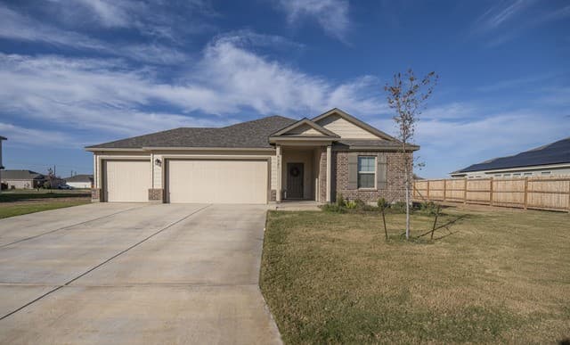 4-bedroom rental at 9321 Bronze Cyn in Atascosa, TX — photo 1