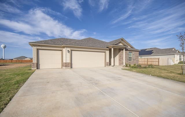 4-bedroom rental at 9321 Bronze Cyn in Atascosa, TX — photo 2
