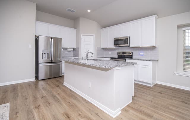 4-bedroom rental at 9321 Bronze Cyn in Atascosa, TX — photo 5