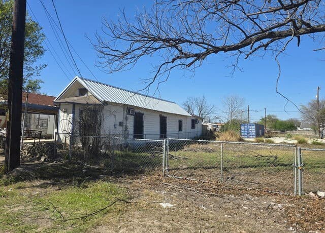 rental at 1011 Monterey in San Antonio, TX — photo 5