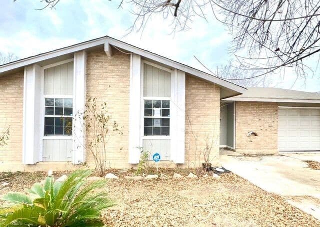 3-bedroom rental at 8947 Seacliff St. in San Antonio, TX — photo 1