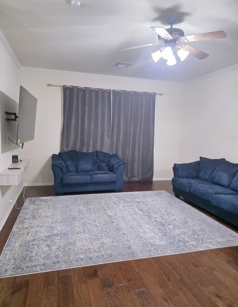 3-bedroom rental at 2606 Grayson Unit 2606 in San Antonio, TX — photo 4