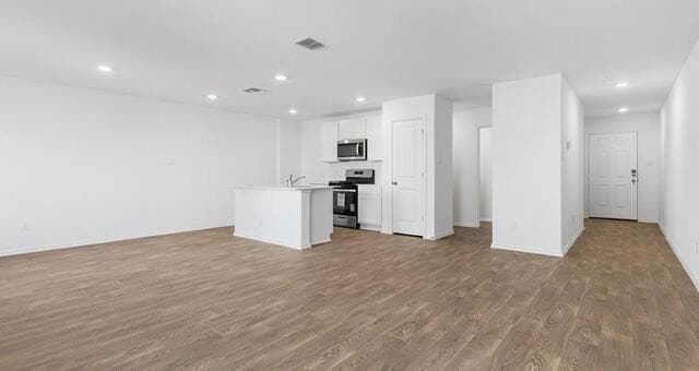 5-bedroom rental at 5946 Celestite Bend in San Antonio, TX — photo 5