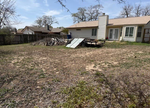 3-bedroom rental at 1070 Fillmore in San Antonio, TX — photo 4
