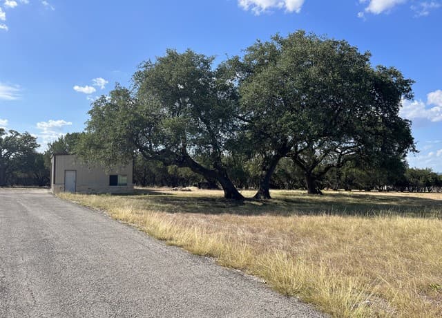Home for sale at 239 Appaloosa Hollow in Bandera, TX — photo 2