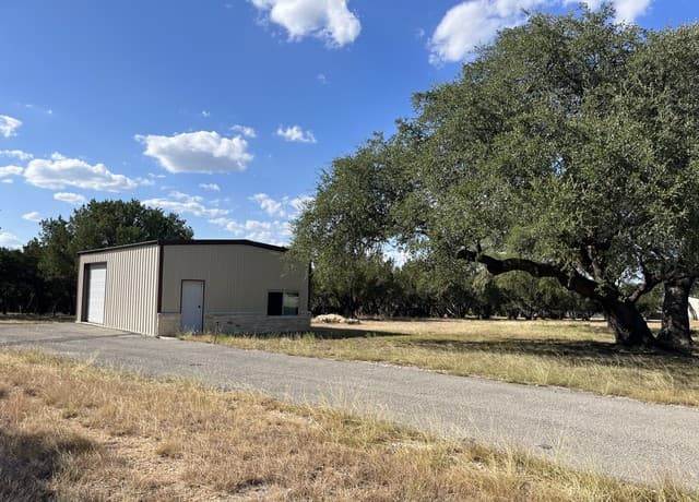 Home for sale at 239 Appaloosa Hollow in Bandera, TX — photo 5