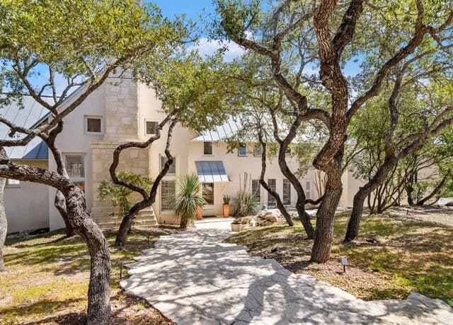 4-bedroom rental at 3564 Mountain Loop in San Antonio, TX — photo 3