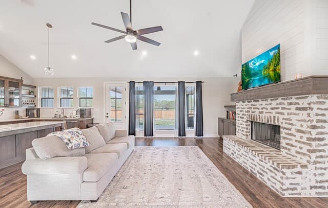 3-bedroom rental at 112 W Magnolia in La Vernia, TX — photo 5