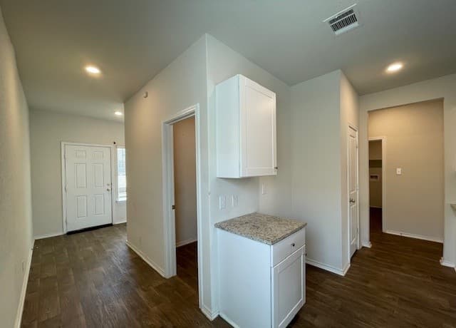 4-bedroom rental at 6626 Bleak Hills in San Antonio, TX — photo 5