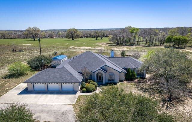3-bedroom rental at 632 Lake Valley in La Vernia, TX — photo 1