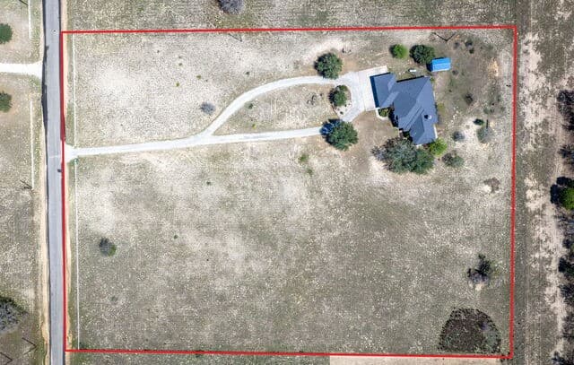 3-bedroom rental at 632 Lake Valley in La Vernia, TX — photo 5