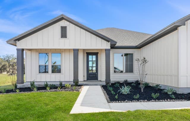 4-bedroom rental at 139 Pradera Ridge in Floresville, TX — photo 2
