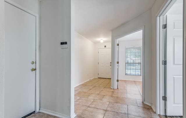 5-bedroom rental at 7403 Obbligato in San Antonio, TX — photo 3