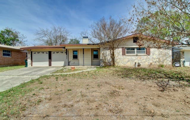 3-bedroom rental at 121 Young in Universal City, TX — photo 1