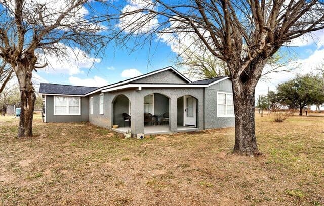 3-bedroom rental at 225/255/285 San Antonio Ave in Leming, TX — photo 3