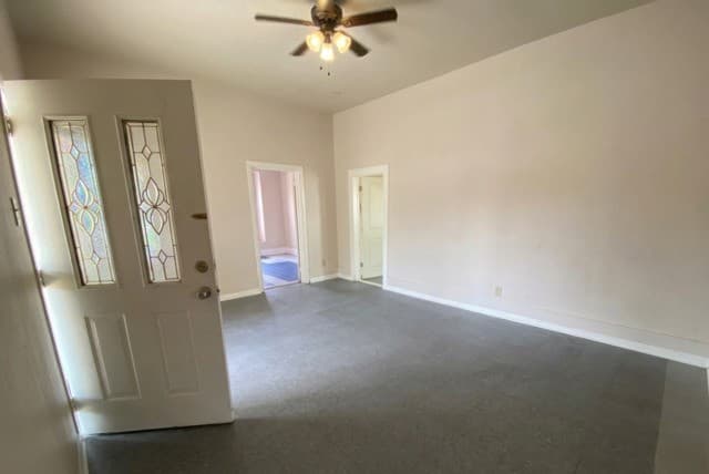 3-bedroom rental at 319 Vine in San Antonio, TX — photo 2