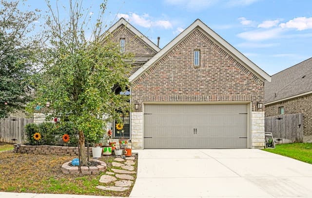 4-bedroom rental at 14318 Hallows Grove in San Antonio, TX — photo 1