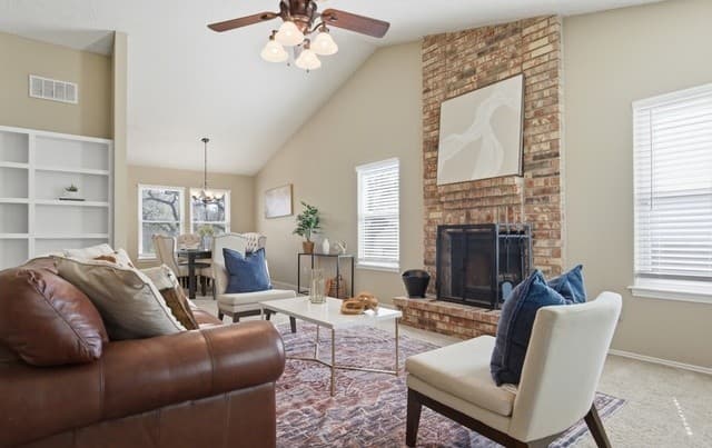 3-bedroom rental at 15626 Knollhollow in San Antonio, TX — photo 2