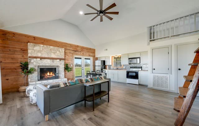 rental at 2803 Zenner Ahrens in Fredericksburg, TX — photo 4