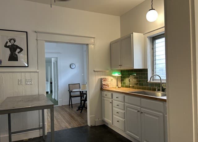 3-bedroom rental at 2213 N Flores in San Antonio, TX — photo 4