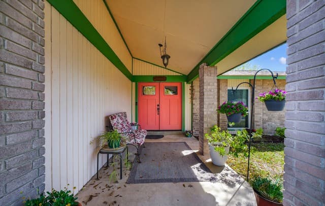 3-bedroom rental at 8722 Thatch in San Antonio, TX — photo 3