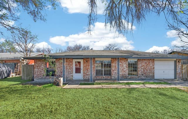 3-bedroom rental at 5958 Midcrown in San Antonio, TX — photo 2