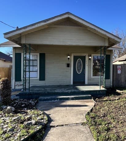 3-bedroom rental at 206 Thompson in San Antonio, TX — photo 2