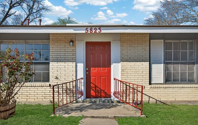 4-bedroom rental at 5823 Castle Brook in San Antonio, TX — photo 2