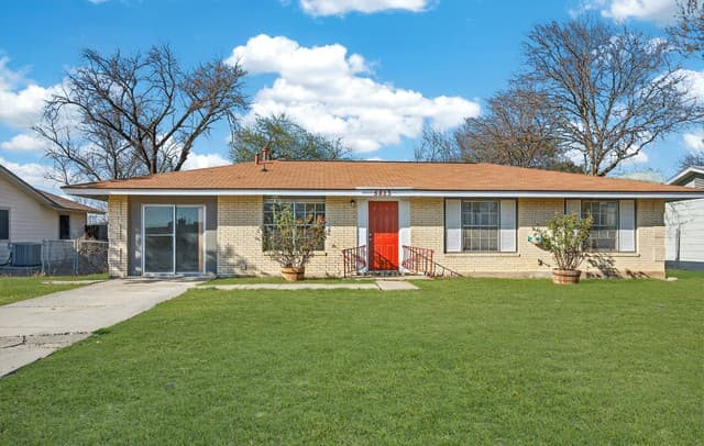 4-bedroom rental at 5823 Castle Brook in San Antonio, TX — photo 3