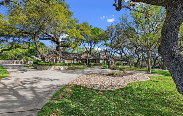 4-bedroom rental at 21749 Forest Waters in Garden Ridge, TX — photo 2