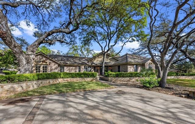 4-bedroom rental at 21749 Forest Waters in Garden Ridge, TX — photo 3