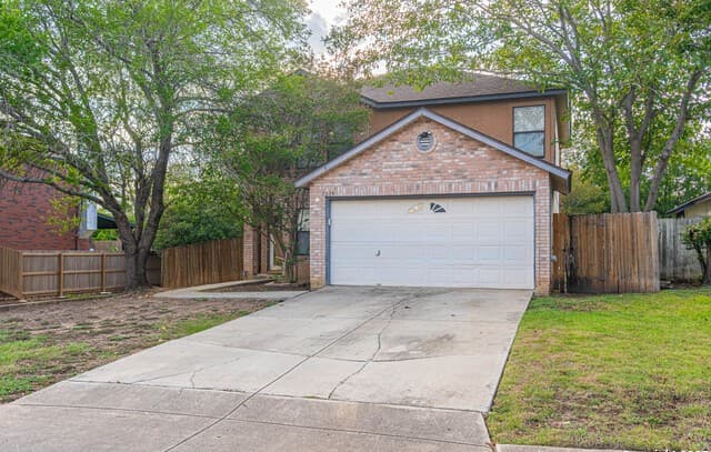 3-bedroom rental at 7819 Bowens Crossing in San Antonio, TX — photo 2