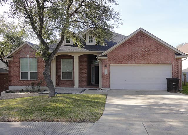 3-bedroom rental at 9818 Great Basin in San Antonio, TX — photo 2