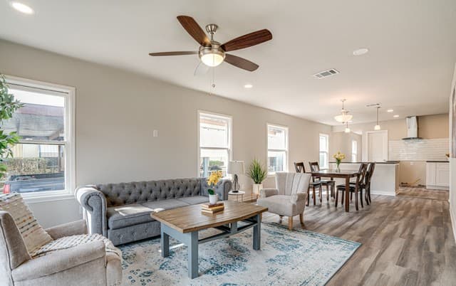 3-bedroom rental at 2411 W Huisache Ave in San Antonio, TX — photo 5