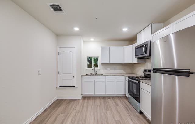 2-bedroom rental at 7302 Mary Abbott Unit 104 in San Antonio, TX — photo 4