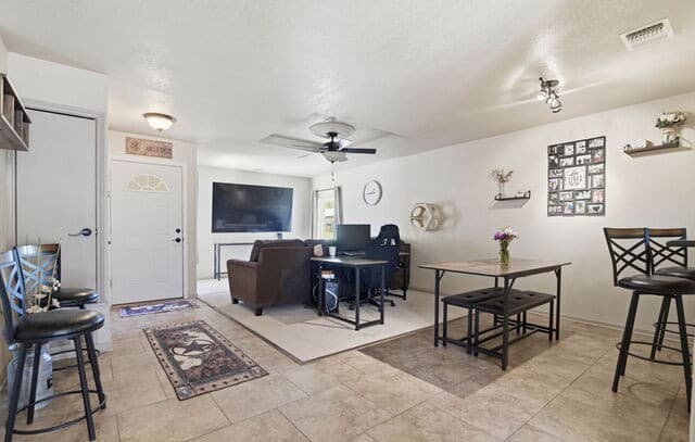 3-bedroom rental at 4827 Casa Grande in San Antonio, TX — photo 4