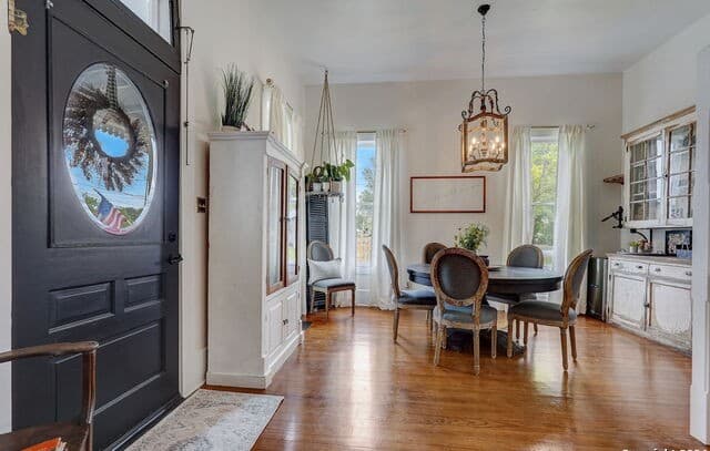 4-bedroom rental at 109 W Evergreen St in Boerne, TX — photo 4