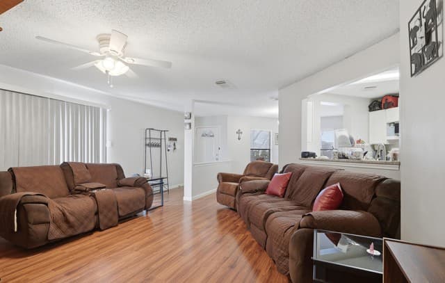 3-bedroom rental at 3518 Cameron Springs in San Antonio, TX — photo 2