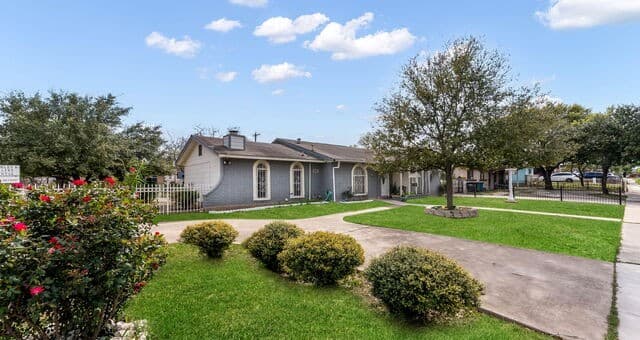 3-bedroom rental at 1702 Ann Arbor in San Antonio, TX — photo 1