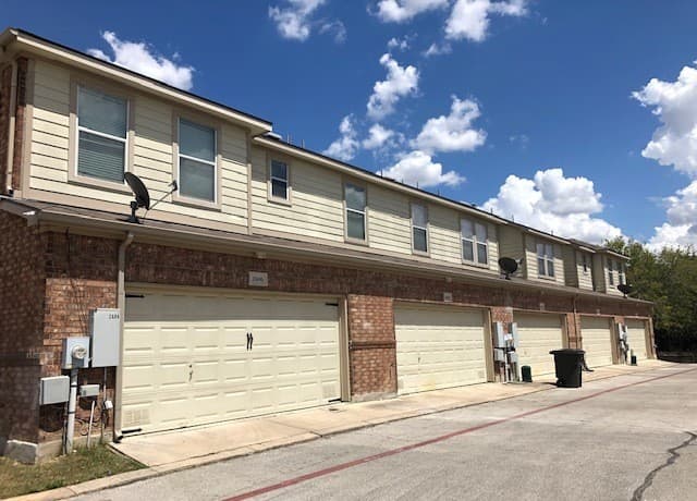 3-bedroom rental at 2608 Grayson Way in San Antonio, TX — photo 4