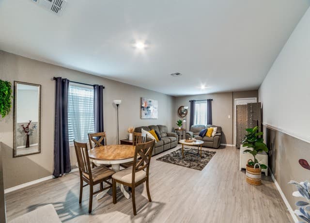 4-bedroom rental at 7623 Parish in San Antonio, TX — photo 3