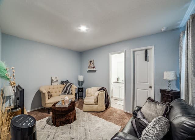 4-bedroom rental at 7623 Parish in San Antonio, TX — photo 5