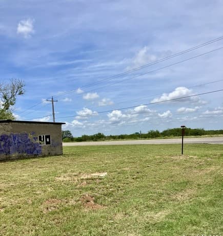 rental at 3768 Highway 281 in Pleasanton, TX — photo 5