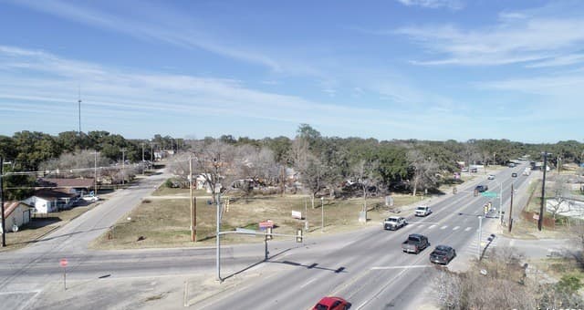 rental at 707 Commerce in Pleasanton, TX — photo 5