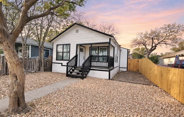 Home for sale at 215 E Lubbock in San Antonio, TX — photo 1