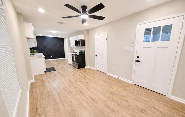 Home for sale at 215 E Lubbock in San Antonio, TX — photo 2