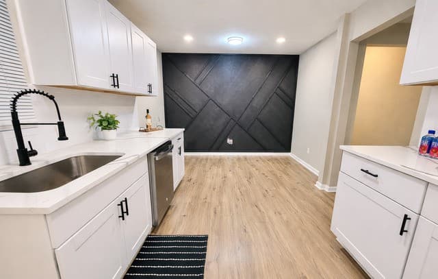 Home for sale at 215 E Lubbock in San Antonio, TX — photo 5