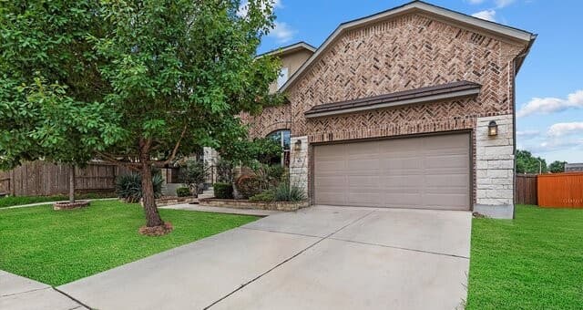 4-bedroom rental at 813 Sussex in Cibolo, TX — photo 2