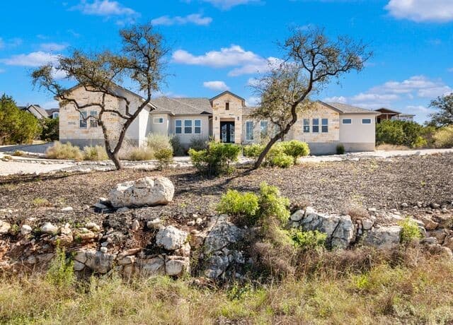 4-bedroom rental at 250 Pr 2775 in Mico, TX — photo 3